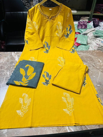 Ladies Cotton Suit - With color varients