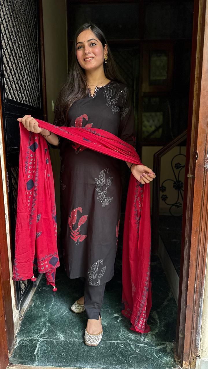 Ladies Cotton Suit - With color varients