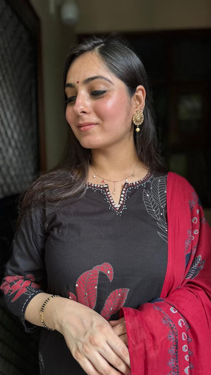Ladies Cotton Suit - With color varients