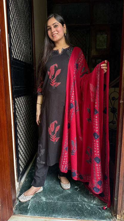 Ladies Cotton Suit - With color varients