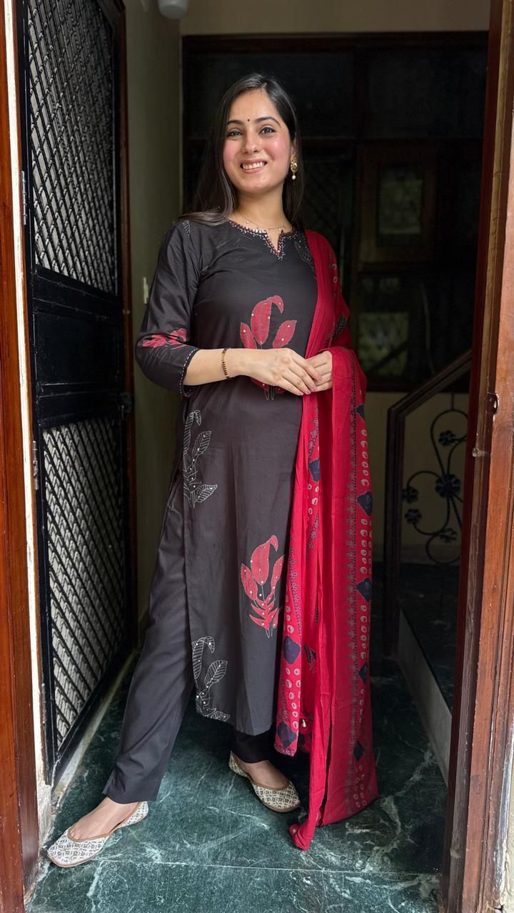 Ladies Cotton Suit - With color varients