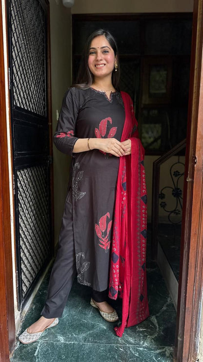 Ladies Cotton Suit - With color varients