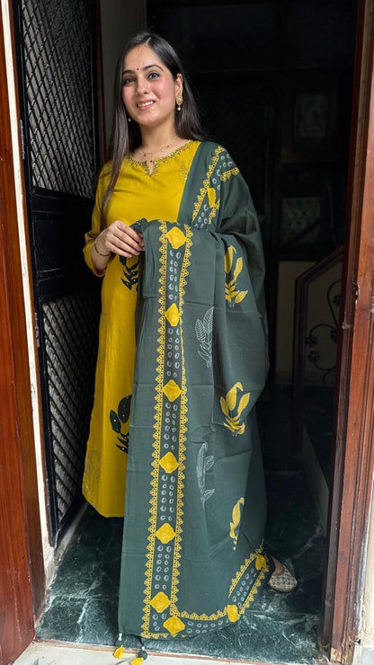 Ladies Cotton Suit - With color varients